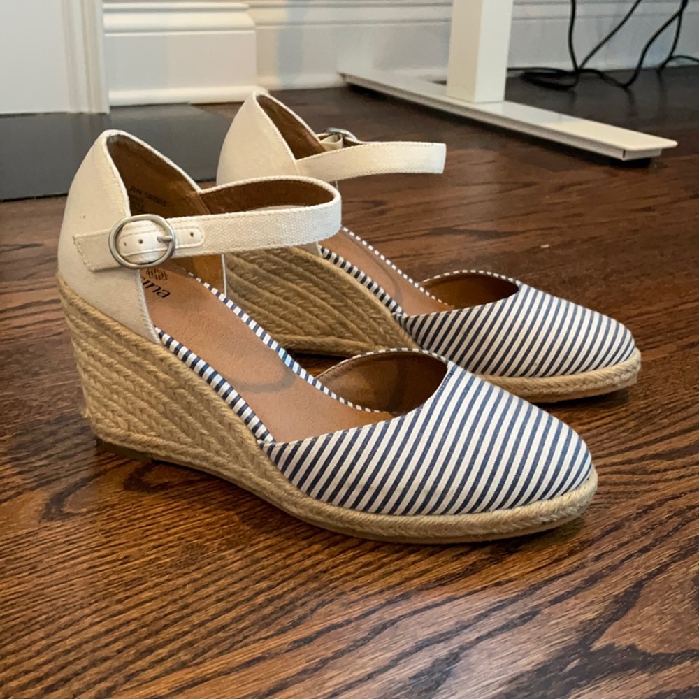 Susina white and navy striped wedges